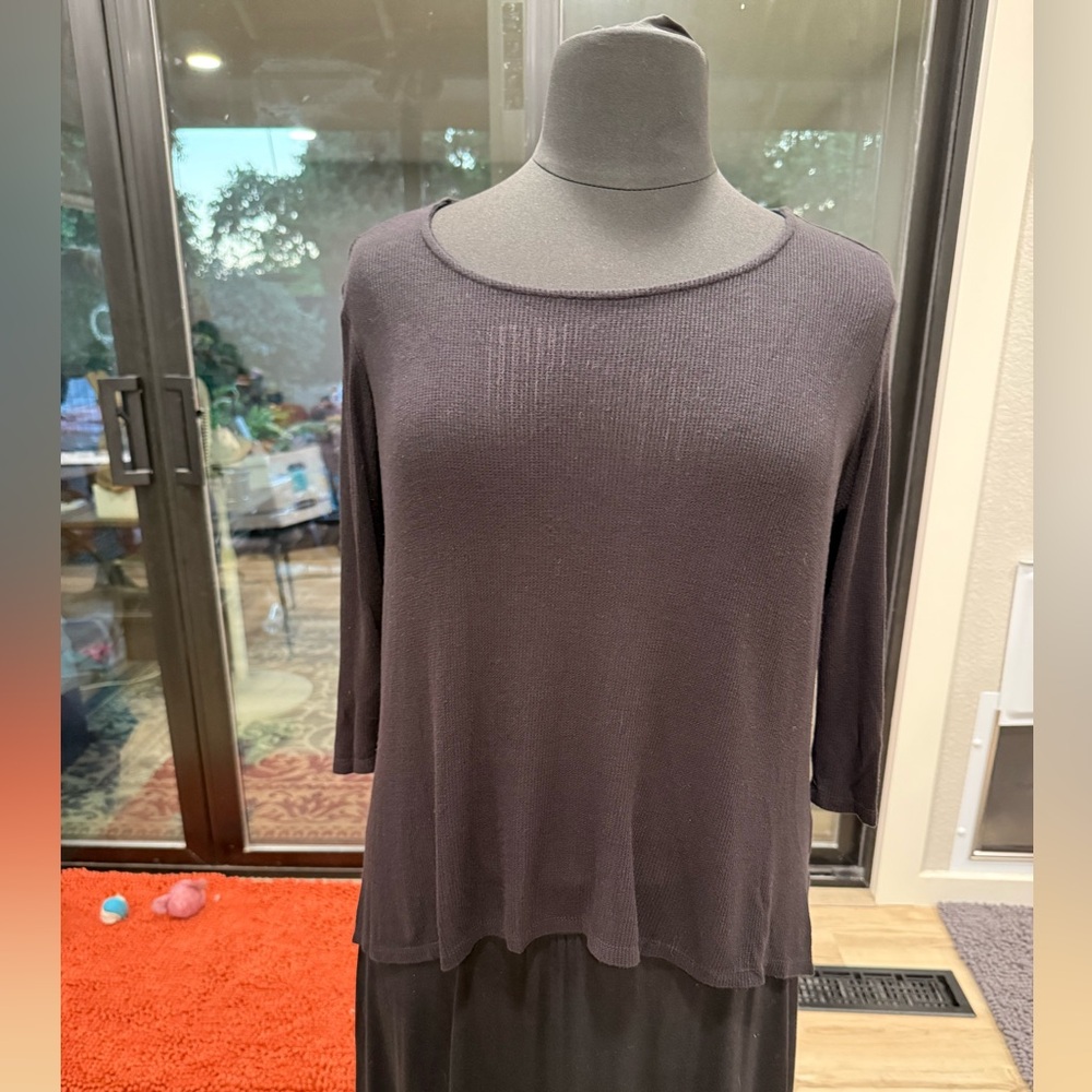 Black 3/4 sleeve rib knit top with keyhole back. #sh0108